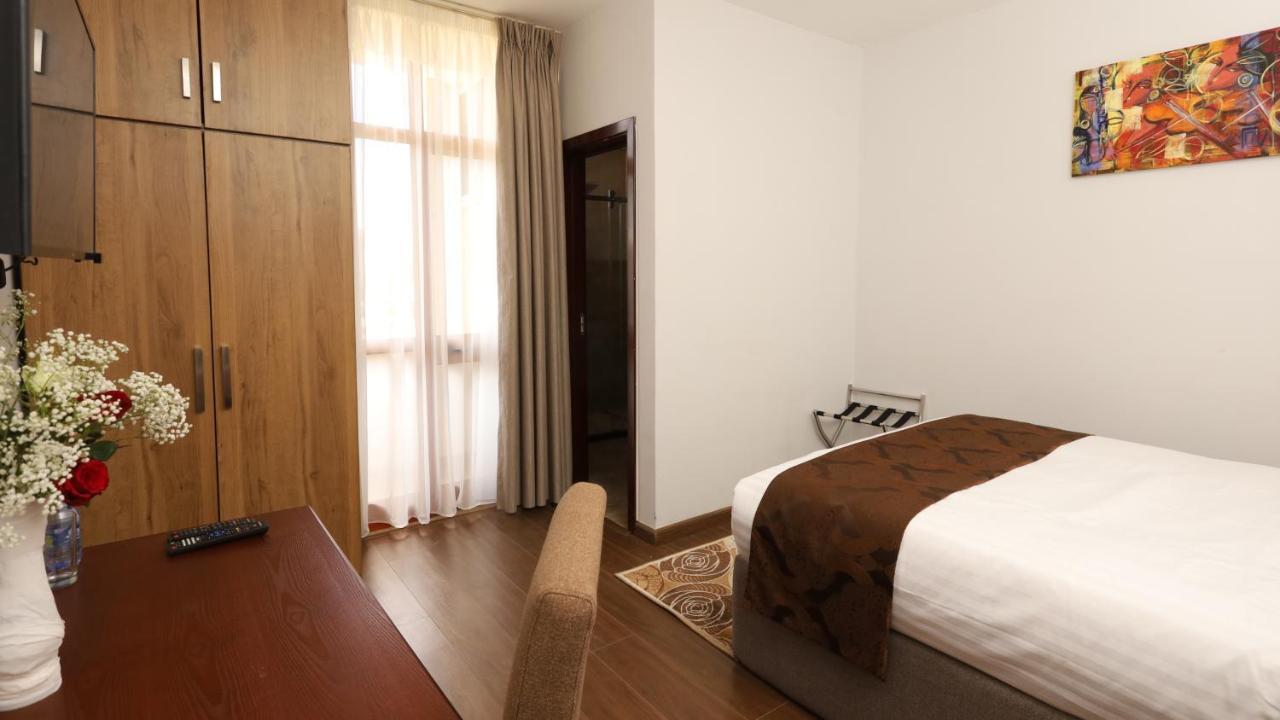Black Horse Hotel Apartment Addis Ababa Dış mekan fotoğraf